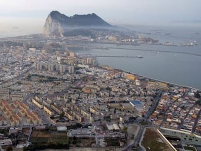 El Peñón de Gibraltar y La Línea de la Concepción.