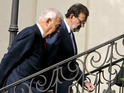 Mariano Rajoy e o ministro das Relações Exteriores, José Manuel García-Margallo, no palácio de Viana.