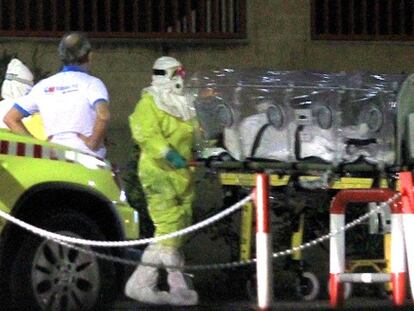 La española contagiada a su llegada al hospital Carlos III.