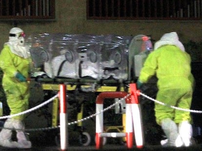 Auxiliar infectada por ebola no hospital em Madri.