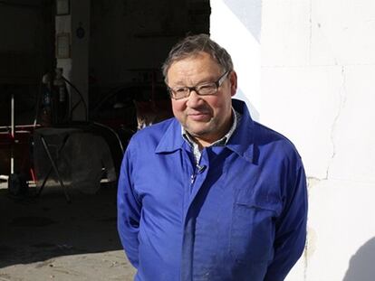 El premiado Jesús Rubio en su taller de Plasencia (Cáceres).