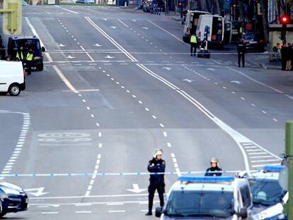 The area around PP headquarters on Génova Street has been cordoned off.