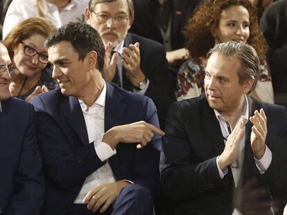Gabilondo, Sánchez y Carmona en el acto político de este miércoles.