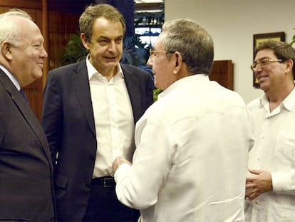 Zapatero y Moratinos, con Castro y Rodríguez.