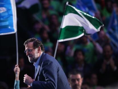 Rajoy, durante o comício do PP em Sevilla.