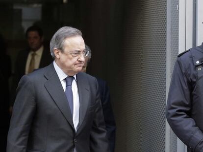 Florentino Pérez abandona la Audiencia Nacional, en marzo.