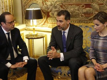 Don Felipe y Doña Letizia, junto a Hollande.