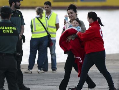 Arriben els evacuats del ferri incendiat a les Balears.