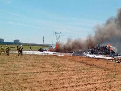 Video: Military cargo plane crashes outside of Seville airport. Photo: EFE | Video: El PAÍS LIVE!