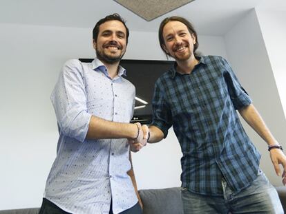Pablo Iglesias y Alberto Garzón este miércoles durante su primera reunión.