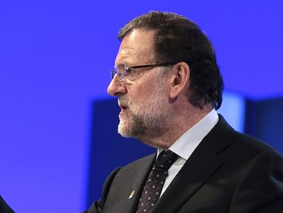El presidente del Gobierno y candidato del PP, Mariano Rajoy, en su intervención en el mitin central de su campaña en Aragón.
