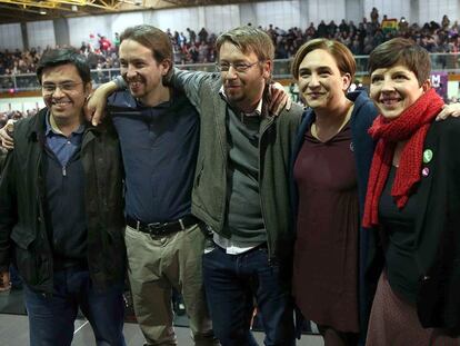Pablo Iglesias, con Ada Colau y Xavier Domènech.