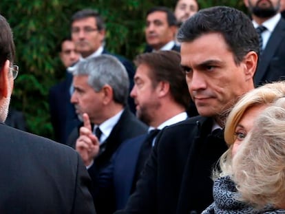 Rajoy y Sánchez durante el funeral.