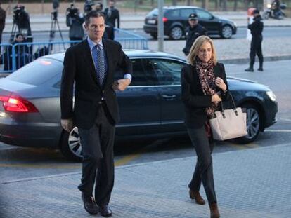 La infanta Cristina e Iñaki Urdangarín, a su llegada a la sala donde se celebra el juicio.