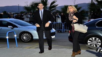 Video: The Infanta Cristina and her husband Iñaki Urdangarin arrive at the Palma de Mallorca courthouse.