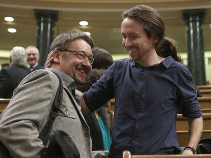 Pablo Iglesias, a la derecha, con Xavier Domènech, portavoz de En Comú Podem.