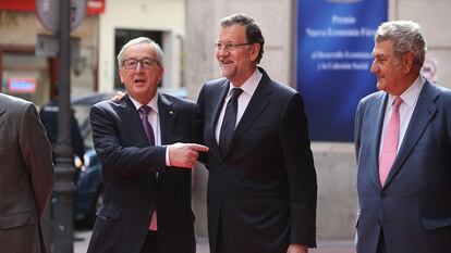 Jean-Claude Junker com o presidente Mariano Rajoy, em Madri em outubro de 2015. Uly Martín