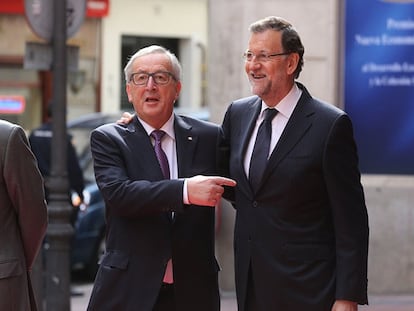 Jean-Claude Junker com o presidente Mariano Rajoy, em Madri em outubro de 2015. Uly Martín