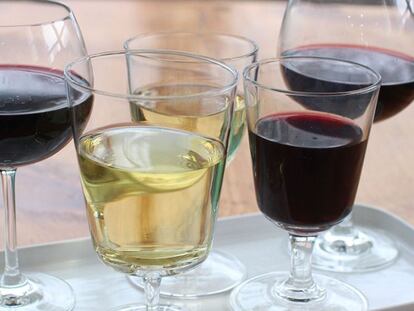 Cada copa de vino representa una unidad de alcohol.