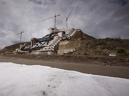 El hotel de El Algarrobico, en septiembre. JLIÁN ROJAS