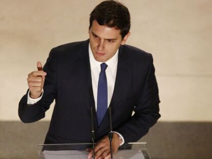 Rivera le pide a Rajoy una reunión para lograr su abstención