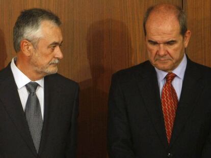 Los expresidentes andaluces Manuel Chaves y José Antonio Griñán, en 2009.