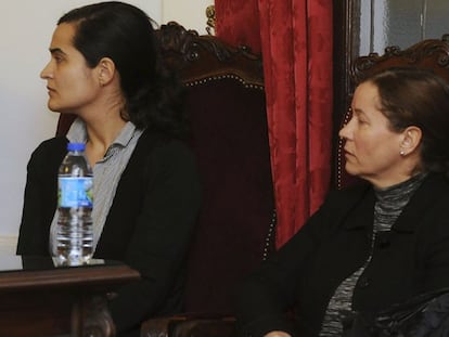 Monserrat González y Triana Martínez durante la jornada del juicio por el asesinato de Carrasco. EFE