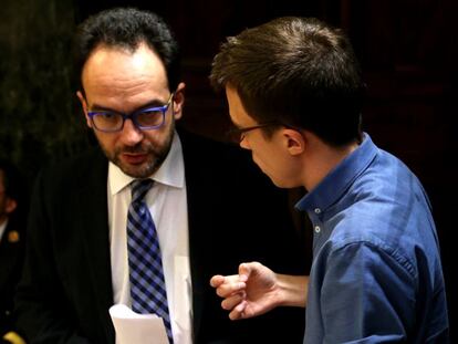 Antonio Hernando e Íñigo Errejón, hoy en el Congreso. FOTO: ULY MARTÍN