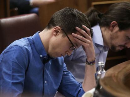 Íñigo Errejón (izquierda) y Pablo Iglesias, en el Congreso el pasado martes.