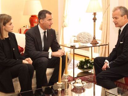 Los Reyes y el embajador Pierre Labouverie.