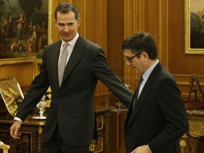 Felipe VI recibe al presidente del Congreso, Patxi López, el 7 de marzo.