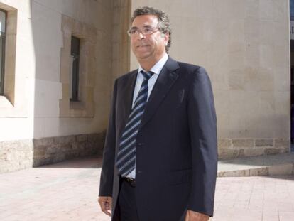El empresario Enrique Ortiz, en su llegada a los juzgados de Alicante. PEPE OLIVARES