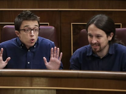 Pablo Iglesias e Íñigo Errejón, ayer en el Congreso.