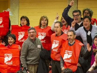 Protesta de enfermos de hepatitis C contra la Xunta en 2015.