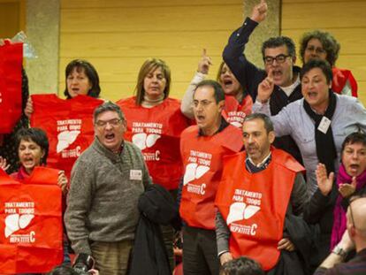 Protesta de enfermos de hepatitis C contra la Xunta en 2015.