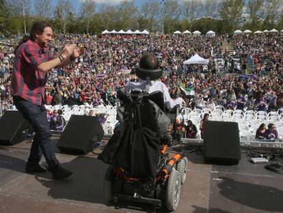 Pablo Iglesias (i) y Pablo Echenique, en la Fiesta de la Primavera, ayer.