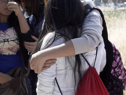 Alumnas del instituto madrileño donde estudiaba Arancha, que se suicidó en mayo.