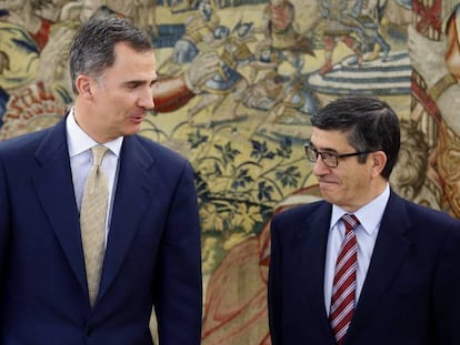 El Rey y Patxi López durante su encuentro tras la ronda de contactos con los partidos.