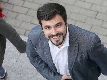 El candidato de IU, Alberto Garzón, a su llegada al Consejo Político del partido.