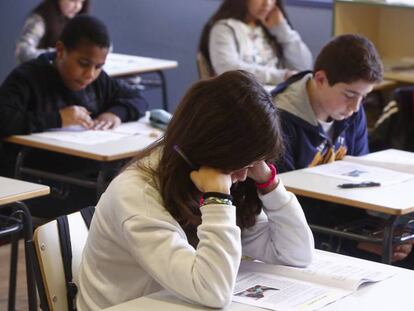 Alumnos del colegio Palacio Valdés, durante la prueba.