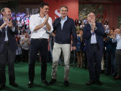 Rubalcaba, Sánchez, Zapatero y Almunia en el acto de ayer del PSOE en Madrid.