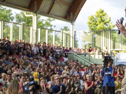 Garzón, en un acto de precampaña en Logroño, su ciudad natal. ABEL ALONSO EFE