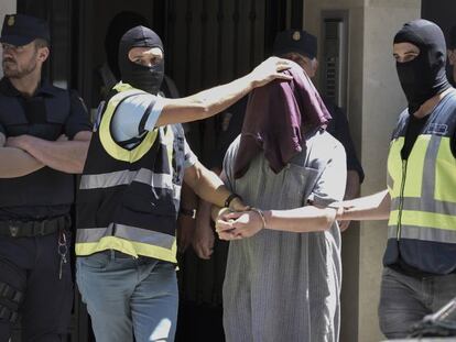 El edificio donde ha sido detenido el yihadista, en Valencia.