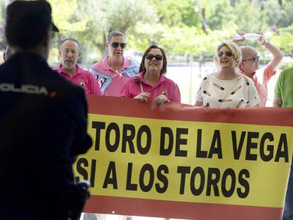 Partidarios del Toro de la Vega, este miércoles en Valladolid.