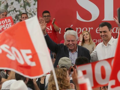 Felipe González y Pedro Sánchez, este viernes.