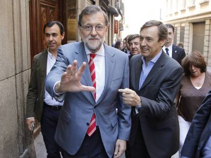 Hernando, Rajoy y Martínez-Maíllo, a su salida del Congreso.