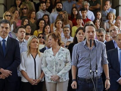 Sánchez e Iglesias, tras guardar un minuto de silencio.