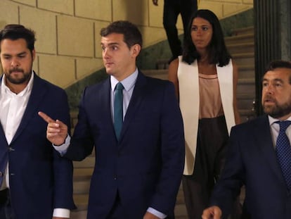 Albert Rivera (2i) junto a Fernando de Páramo (i) y Miguel Ángel Gutiérrez (d) en una imagen de archivo.