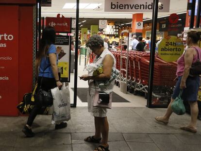 La entrada del Carrefour 24 horas de Lavapiés (Madrid), esta semana. KIKE PARA