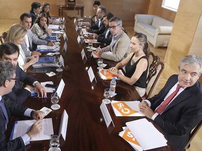 Los equipos del PP y Ciudadanos, en el Congreso.
